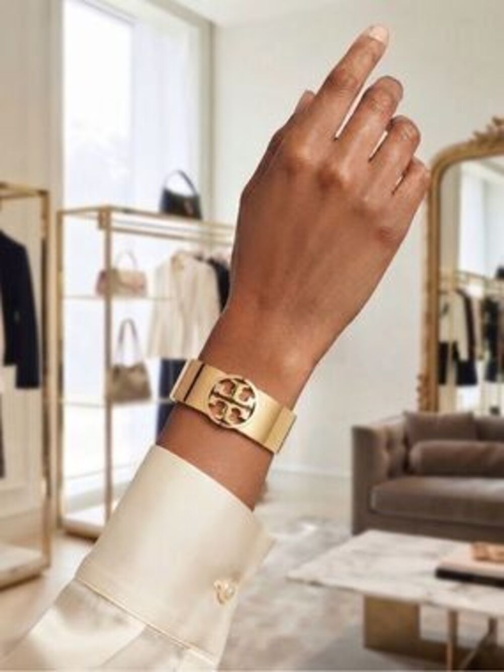 TORY?BURCH GOLD LOGO CUFF BRACELET